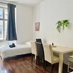 Central Classical Studio - 5 Min To Center
