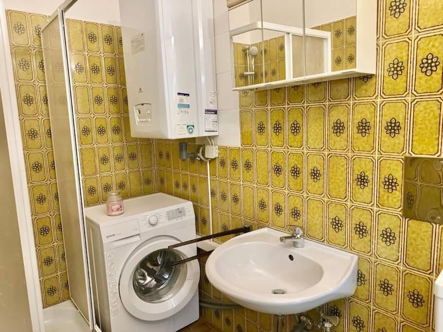 Classical - 5 Min To Center Apartment